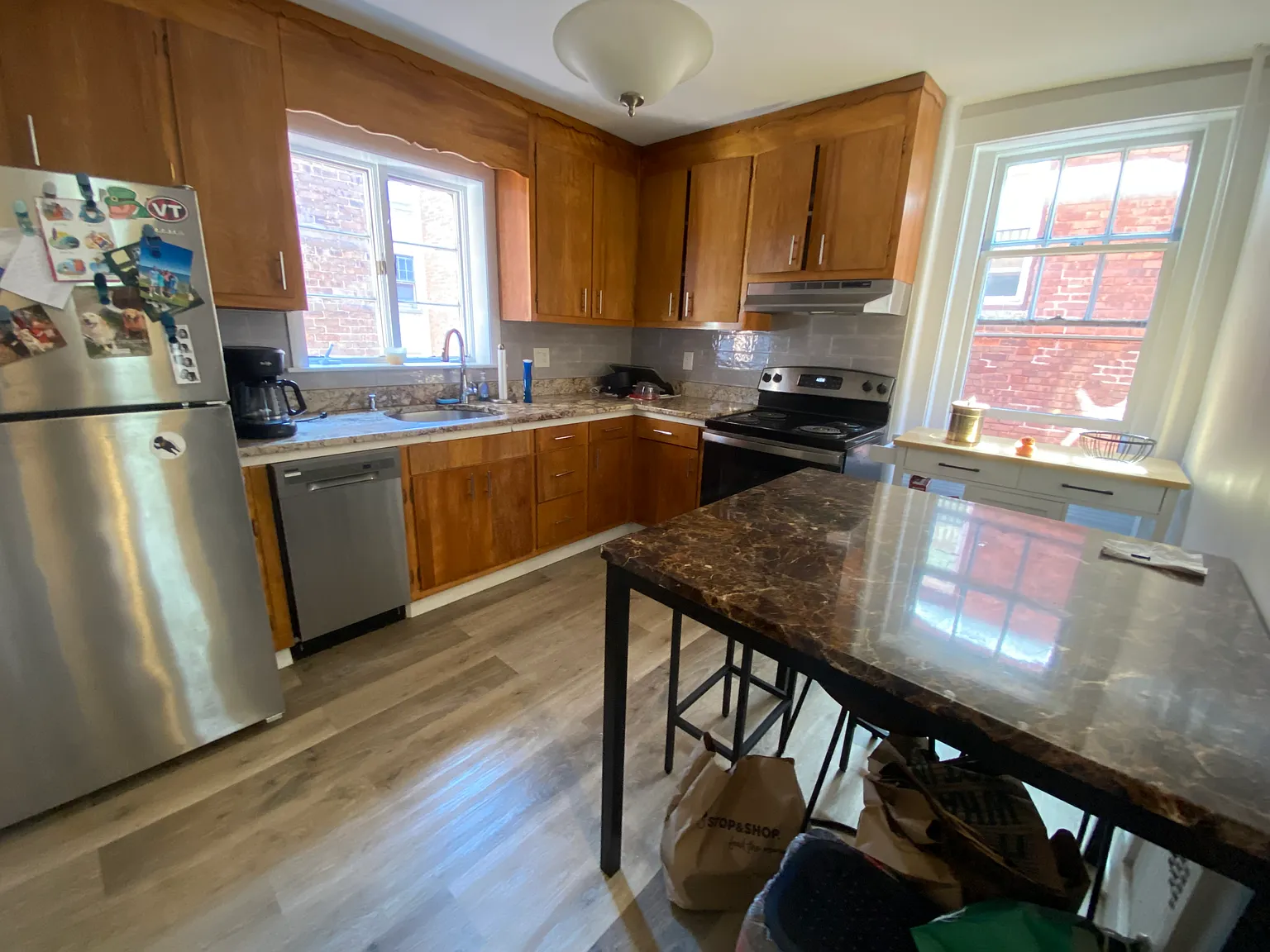 2 bed, 900 sqft, $3,000 — Photo 2