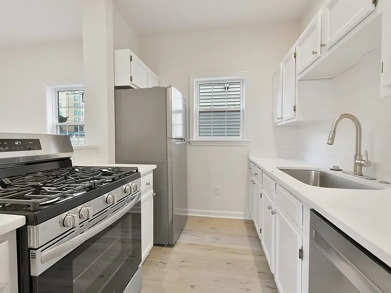 39 Middle St #1 — Photo 12