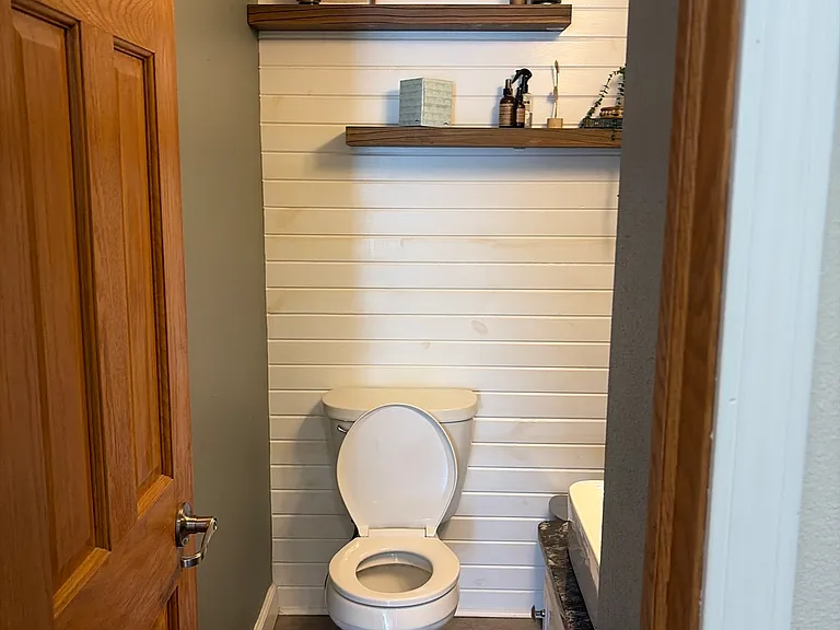 1708 Hawthorne Ave — Photo 5
