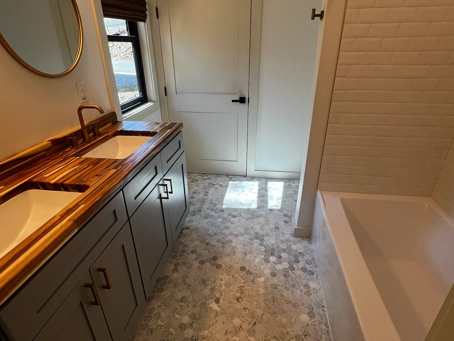 1 Brownwood Ave — Photo 4