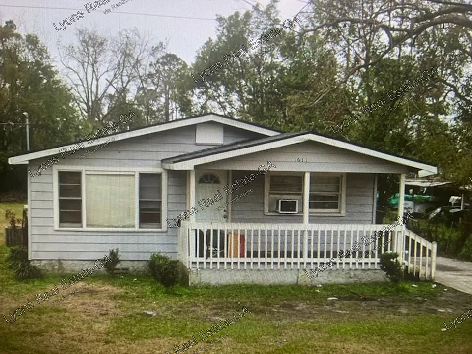 1011 Cypress St