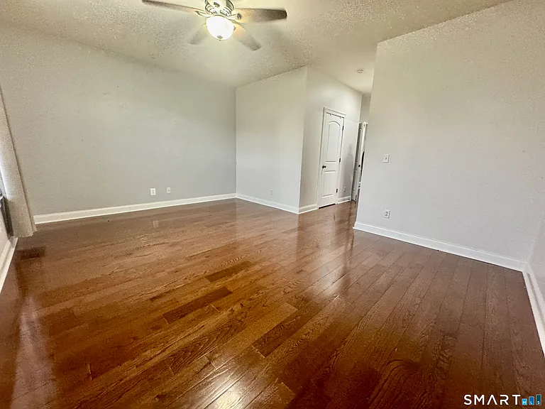 50 Lawrence Ave #50 — Photo 8