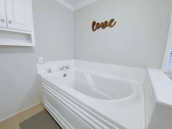 12005 Greenleaf Dr SE — Photo 9