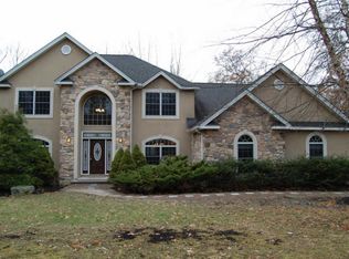 6319 Summit Dr, East Stroudsburg, PA