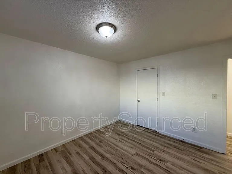 911 H St #1 — Photo 16