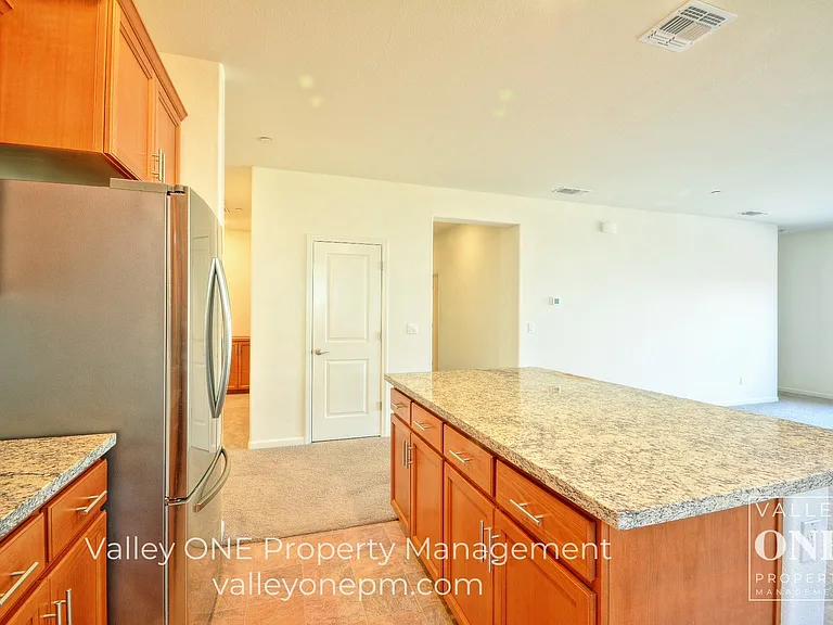 933 Tipton Ln — Photo 20