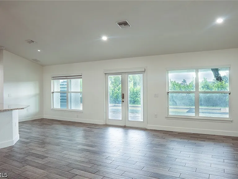 1100 Diplomat Pkwy W — Photo 8
