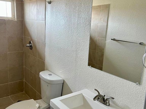 5th image of 2542 Sea View Dr