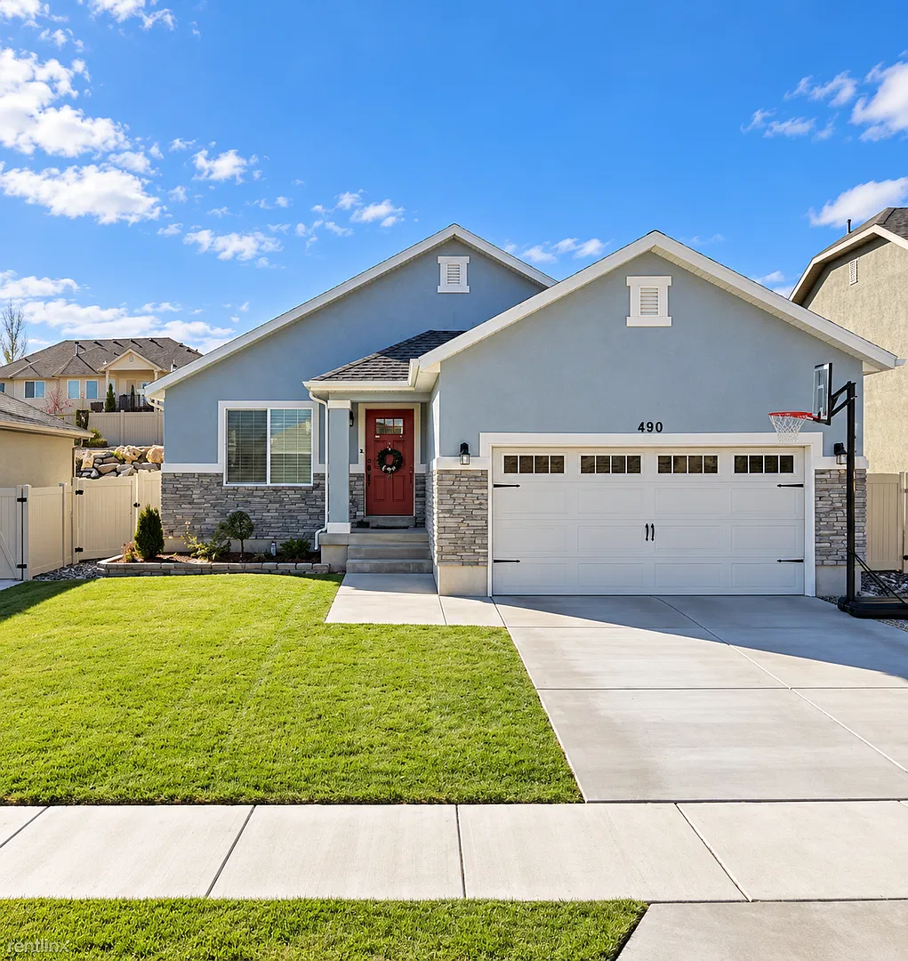 Spacious 5-Bedroom Home with Finished Basement & Two-Car Garage — Photo 1