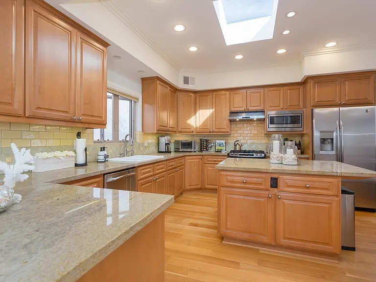 918 Monterey Blvd — Photo 10