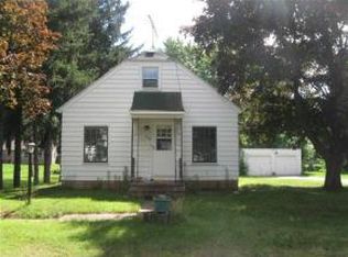 1510 Division St, New London, WI 54961