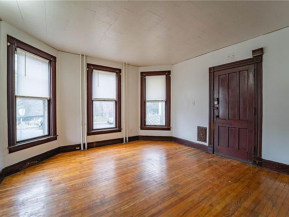 4th image of 179 Church St
