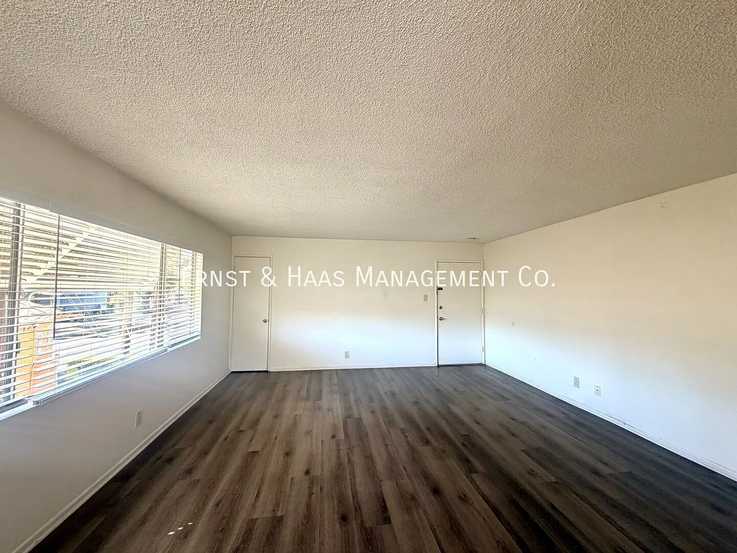 Beautiful 2-Bedroom, 1.5-Bathroom in Prime Bixby Knolls Location! — Photo 4