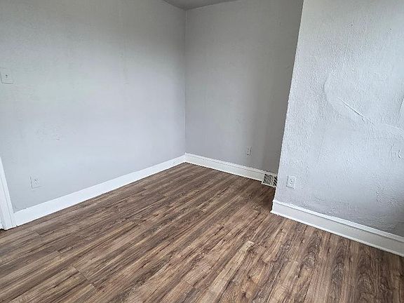 5th image of 5228 N Hutchinson St