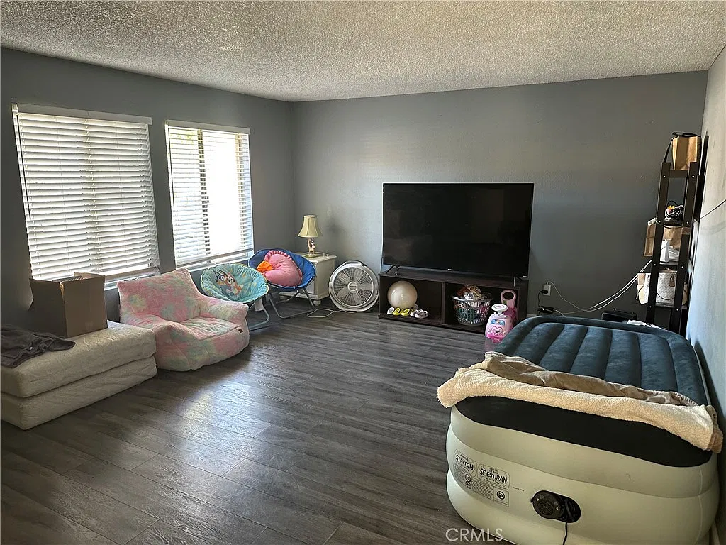 3 bed, 1230 sqft, $3,300 — Photo 2