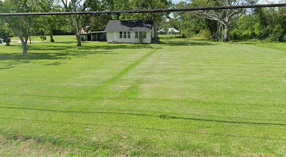 2nd image of 1316 Country Club Rd