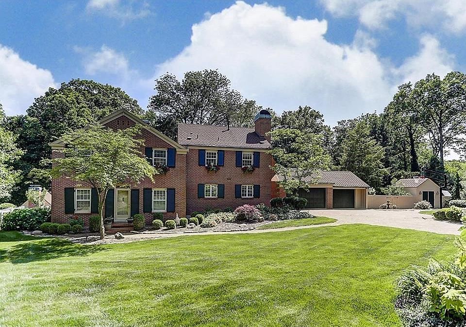 1st image of 348 N Pelham Dr