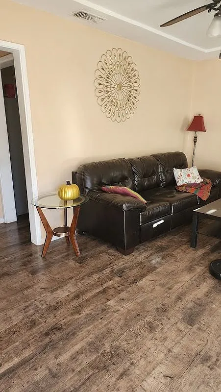 4 bed, 2.0 bath, 400 sqft, $750 — Photo 4
