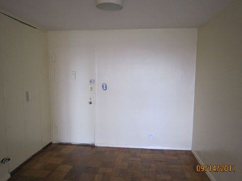 3rd image of 6120 Grand Central Pkwy APT B1400