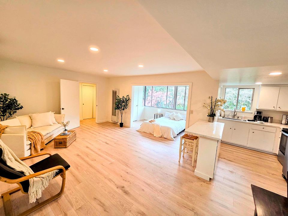 1st image of 14225 Lora Dr APT 51