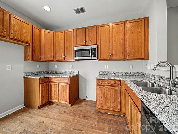 5th image of 503 Delta Dr