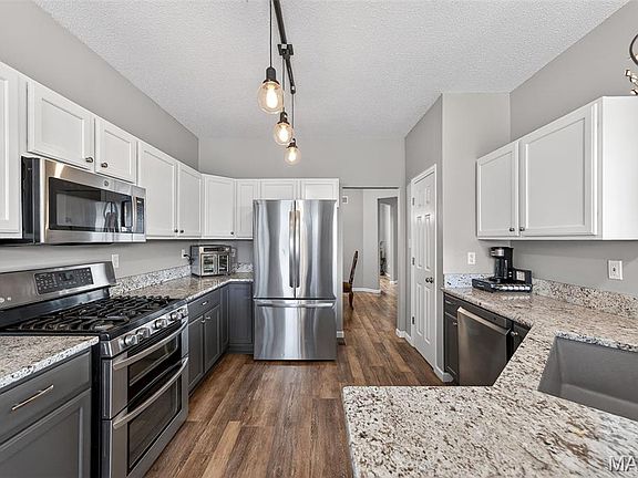 3rd image of 211 England Dr