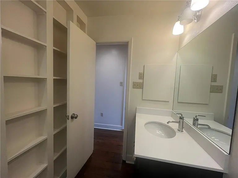 1029 Saint Peter St #4 — Photo 8