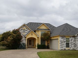 190 Joe Hoeffer Cir, La Grange, TX 78945