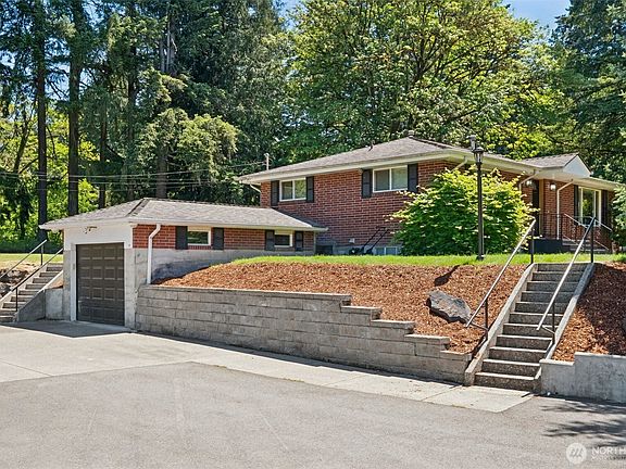 3rd image of 8016 Pacific Highway S