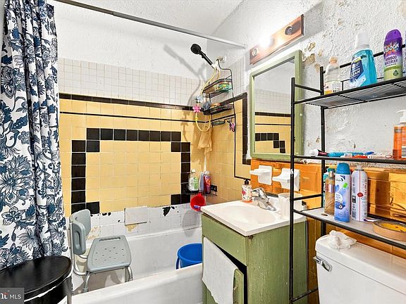 5th image of 3337 Oakmont St