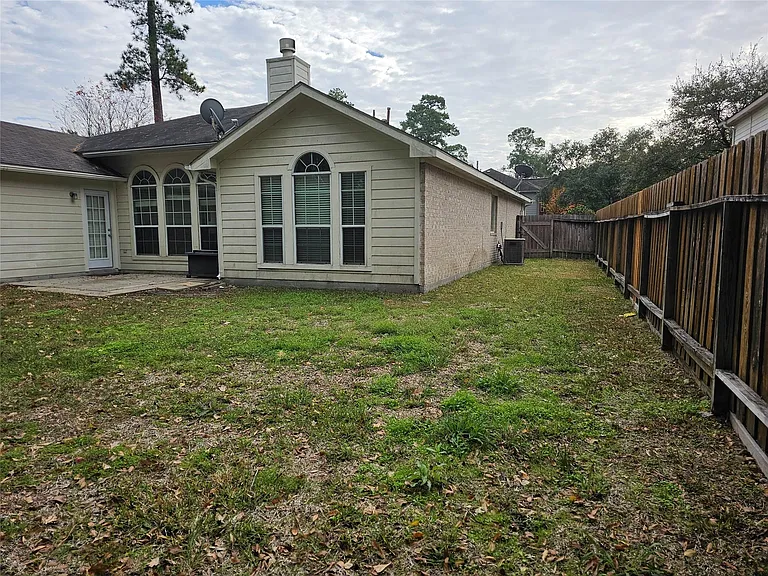 27182 Kings Manor Dr S — Photo 35