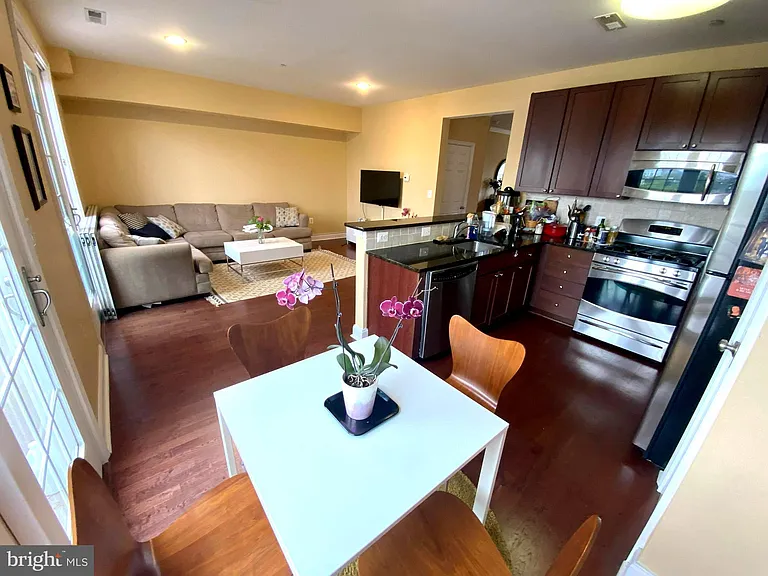 303 Admirals Way — Photo 11