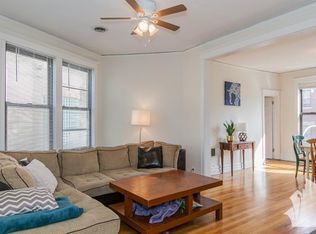 717 W Oakdale Ave #2, Chicago, IL 60657