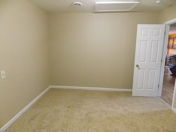 4th image of 209 E 14th St