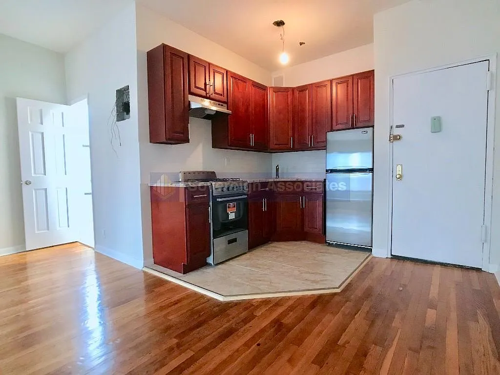 240 West 104th Street — Photo 4