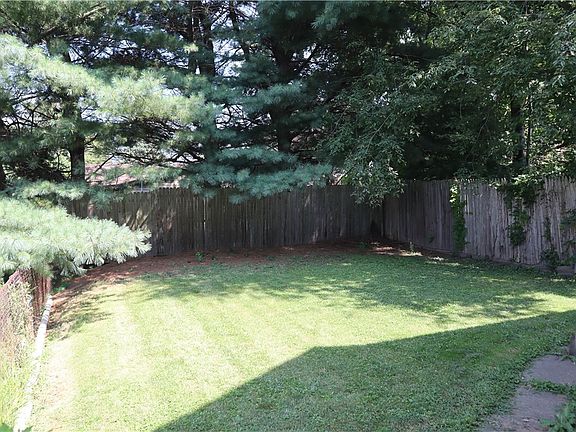 3rd image of 321 Camp Ave