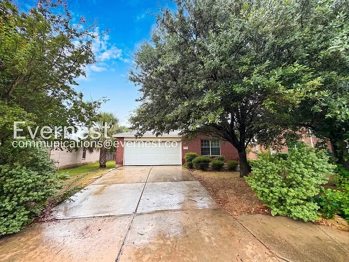 109 Covey Ln — Photo 1