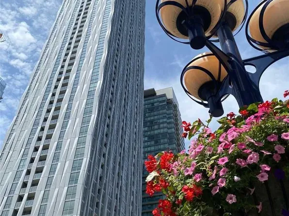 1 Yorkville Ave, Toronto, ON