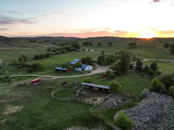 226 Chalk Buttes Rd, Douglas, WY 82633