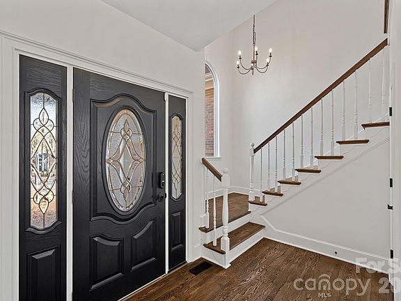 4th image of 134 Lawrence Tee Ln