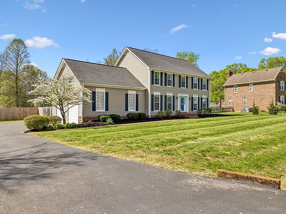 3rd image of 613 Edenburg Dr