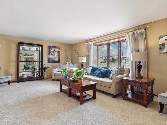 4th image of 15622 Trailside Dr