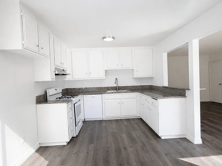 El Centrico Apartments — Photo 40