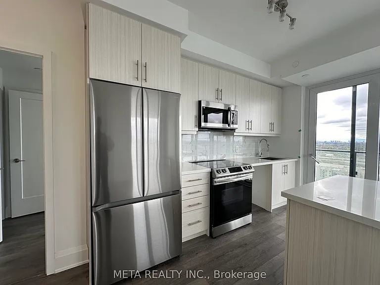 105 Oneida Cres #2710 — Photo 3