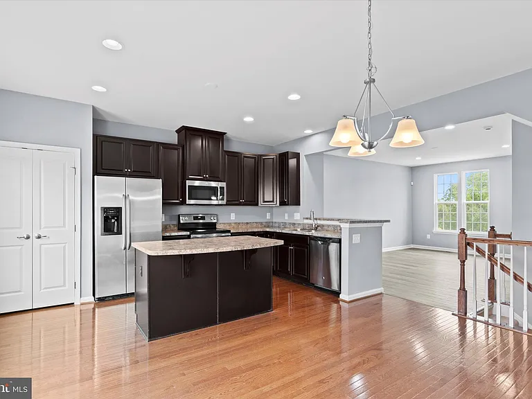 6190 Willow Pl — Photo 1