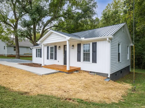 101 3rd St, Randleman, NC 27317