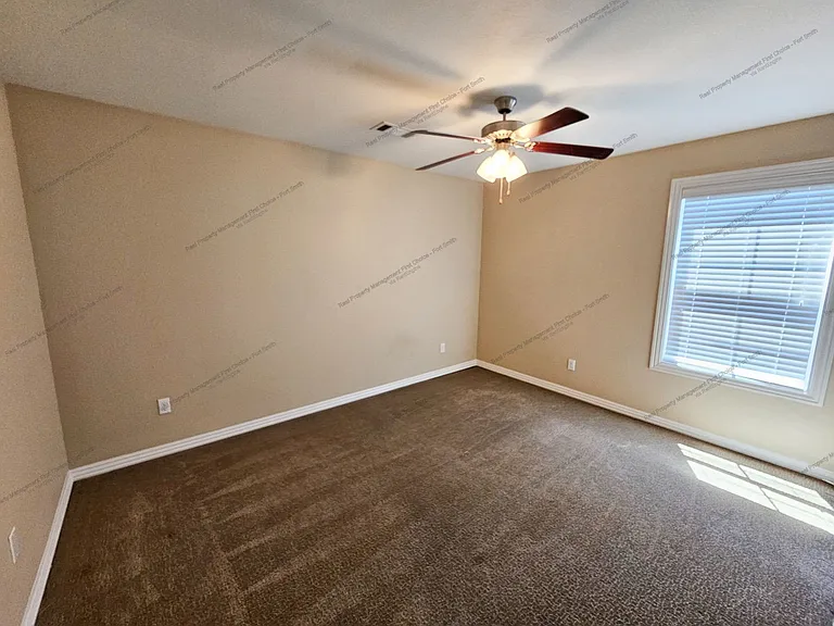 9907 Landry Dr — Photo 15
