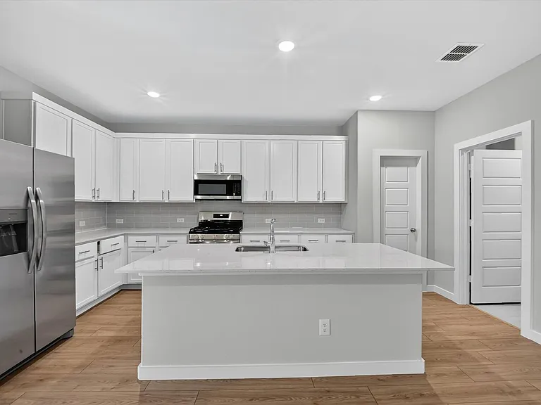 709 Summerberry Dr — Photo 4