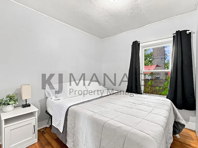 2535 Gainsboro St — Photo 8