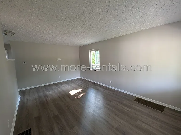 2613 Edgevale Rd — Photo 3